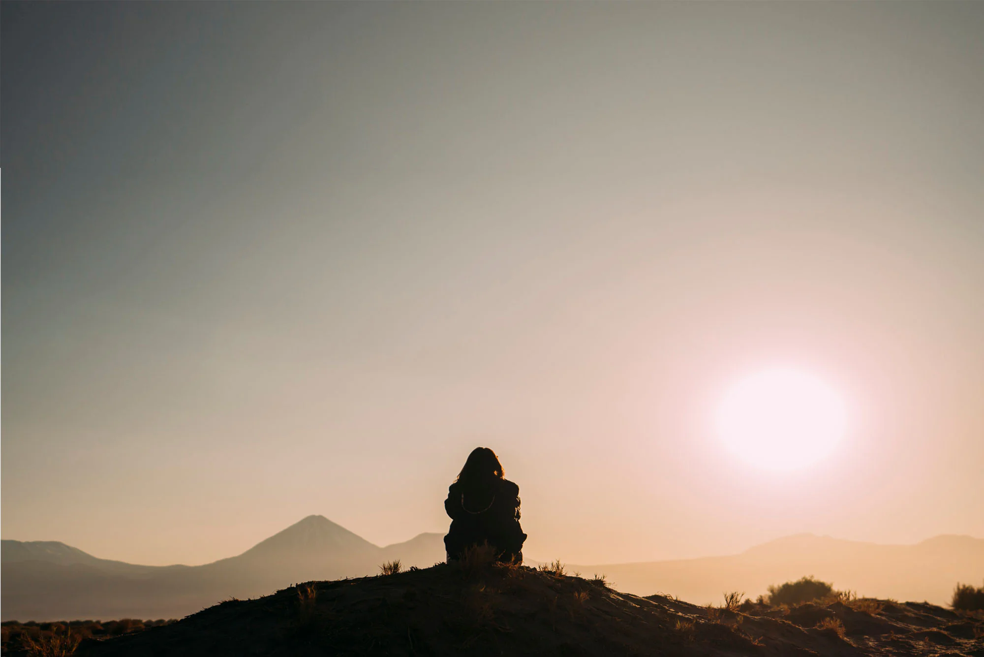Silhueta ao pôr do sol no Atacama